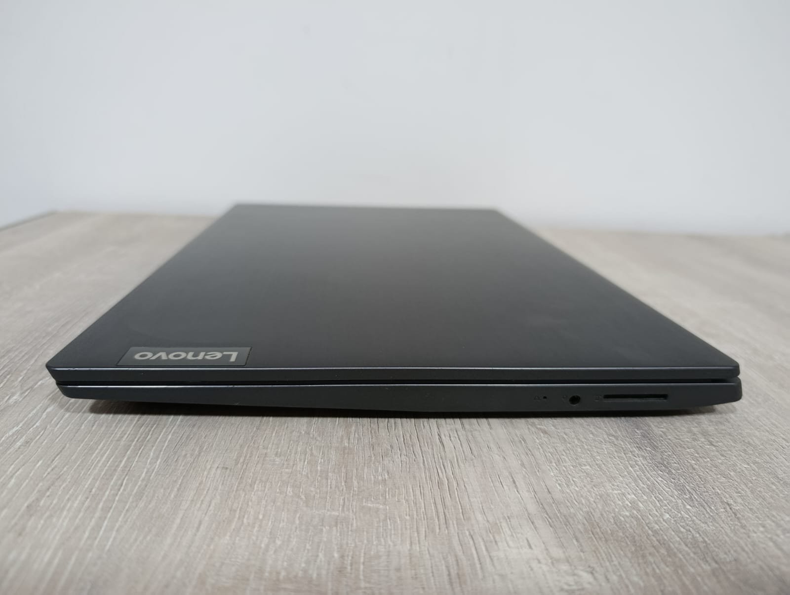 NOTEBOOK LENOVO V15 82C7 RYZEN 5 3500U 8GB RAM HDD 1TB + NVME 512GB - Image 3